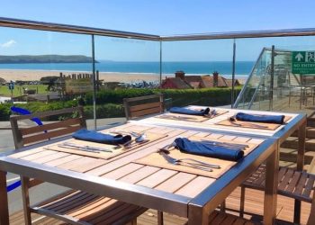 Al fresco dining at Brundle's restaurant in Woolacombe